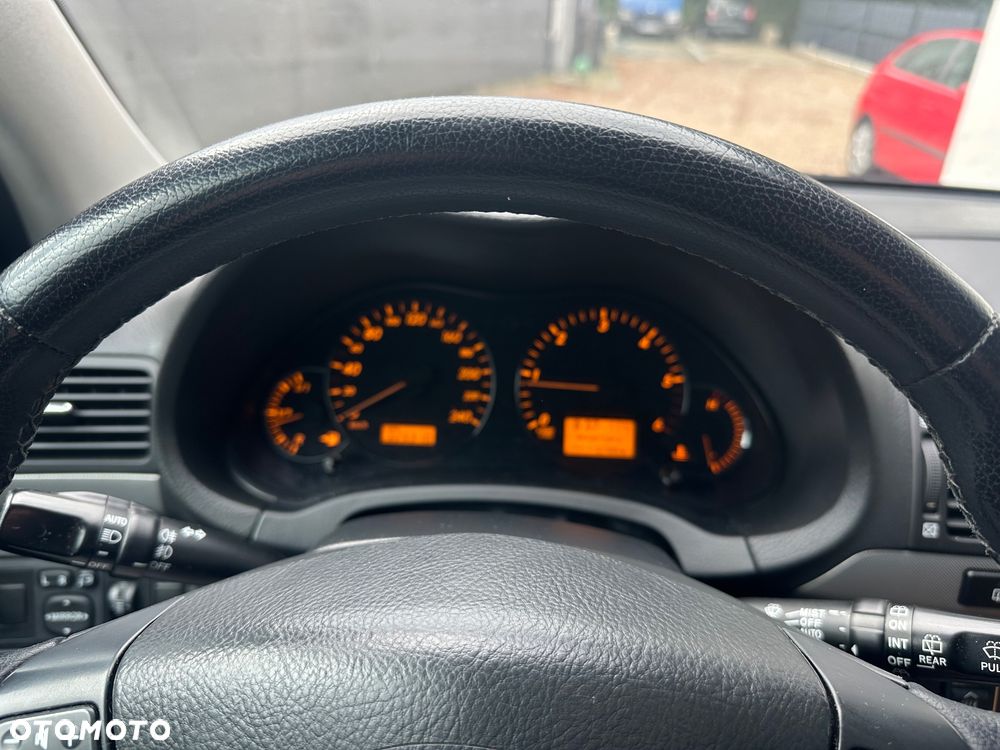Toyota Avensis - 17