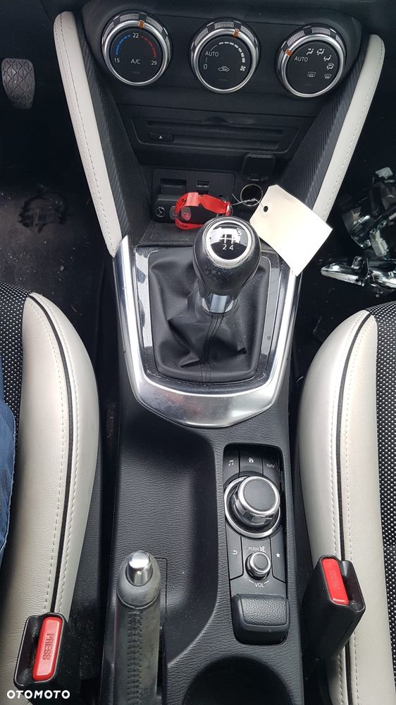 Mazda 2 - 5