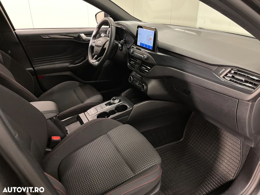 Ford Focus 1.5 EcoBoost ST-Line - 12
