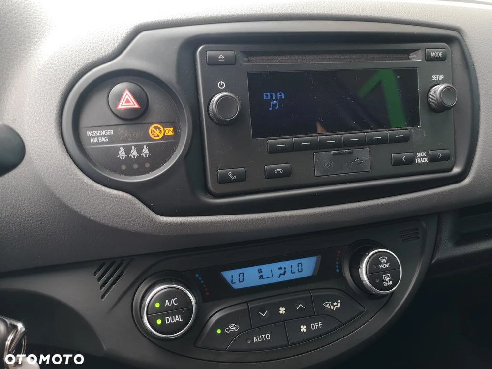 Toyota Yaris Hybrid 100 Sol - 19