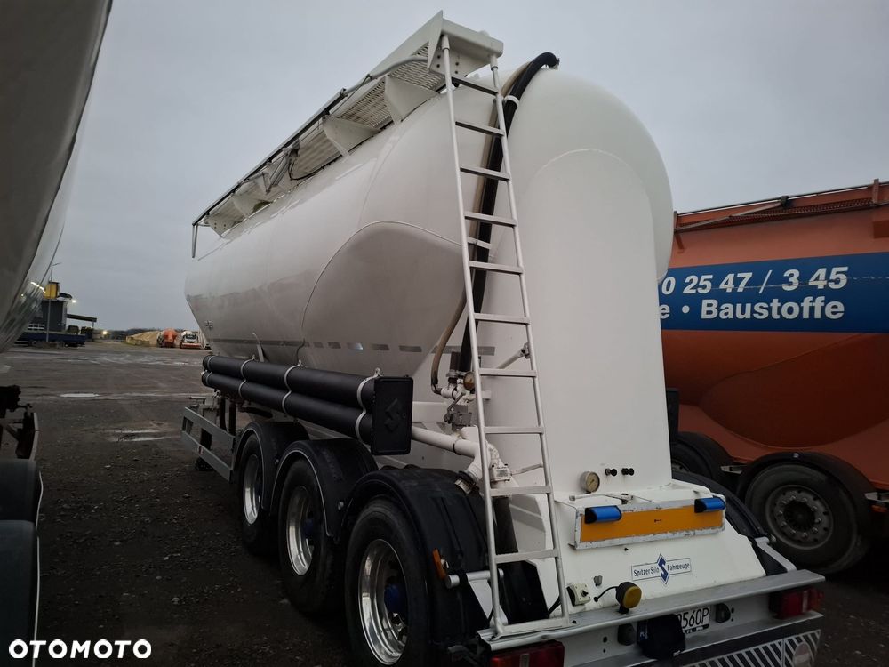 Spitzer Spitzer Feldbinder 37m3 2013 rok - 2