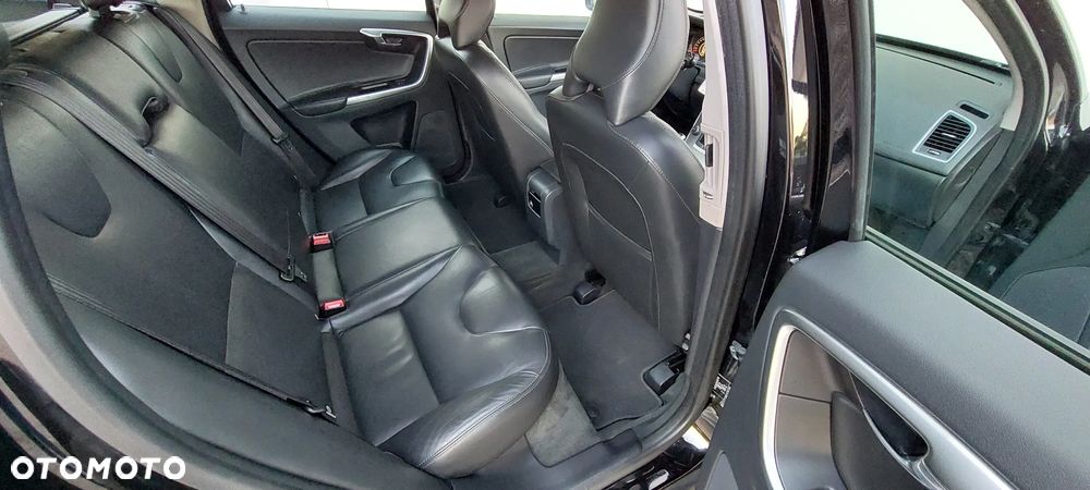 Volvo XC 60 D3 Drive-E Momentum - 27