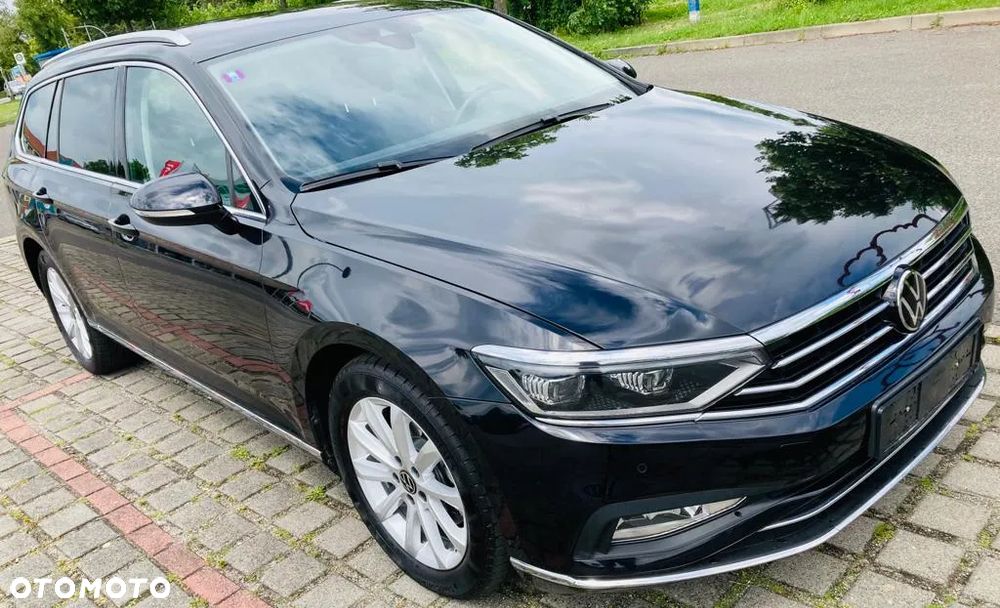 Volkswagen Passat - 1