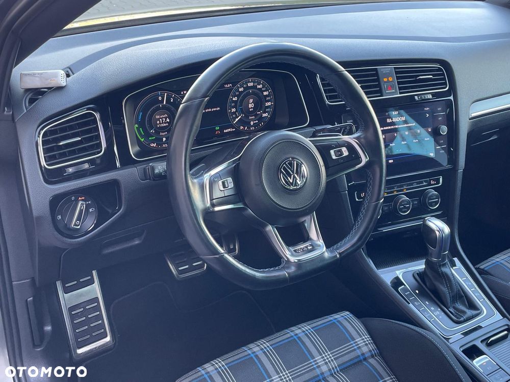 Volkswagen Golf - 16