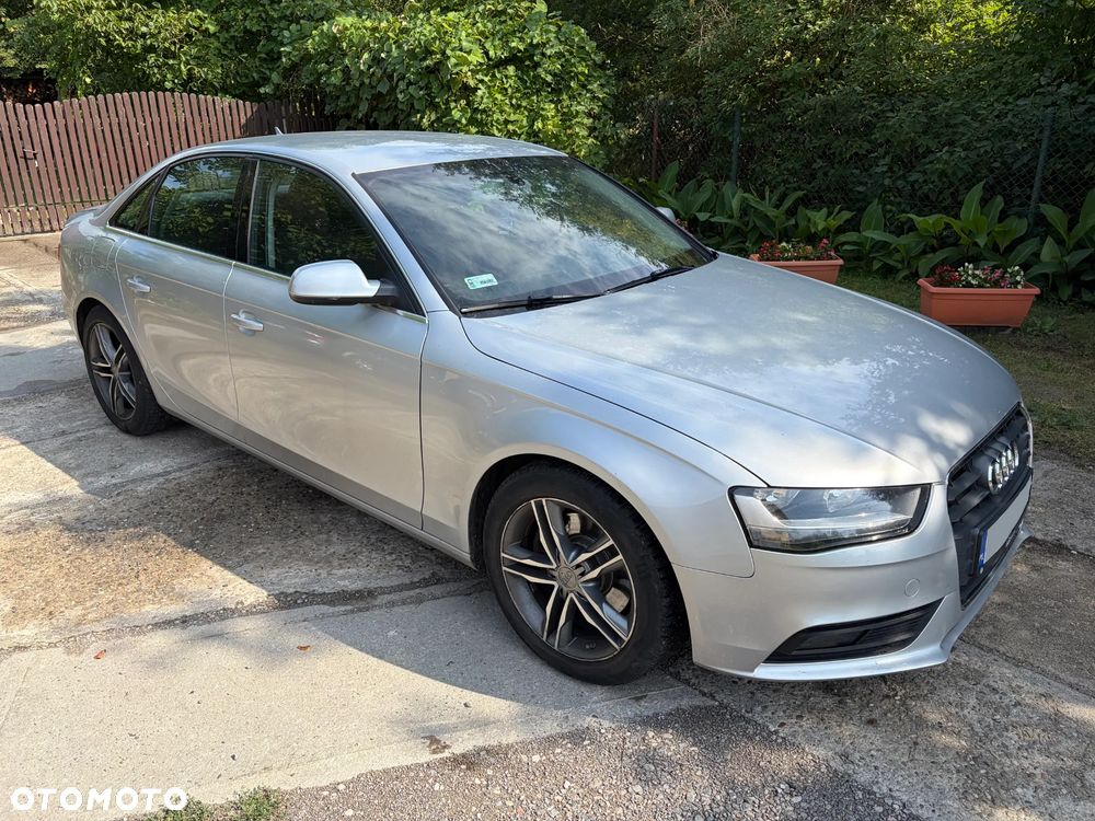 Audi A4 Limousine - 1