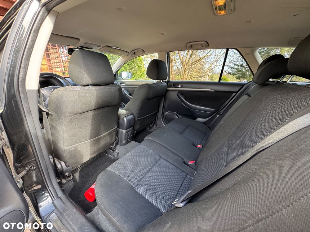 Toyota Avensis 1.8 VVT-i Sol - 13