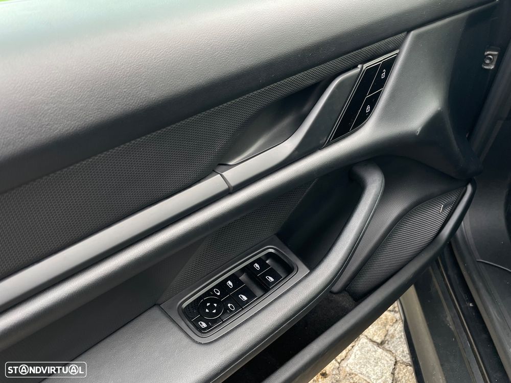 Porsche Taycan Cross Turismo 4 - 22