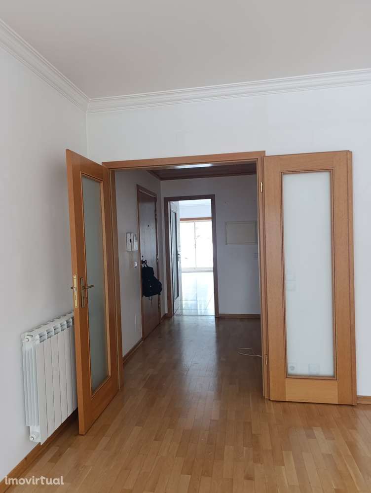 T3 . Av. Marquês de Pombal - Renovado com terraço - Grande imagem: 4/9