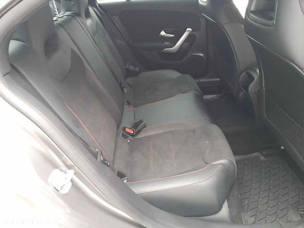 Mercedes-Benz CLA 200 d AMG Line 8G-DCT - 18