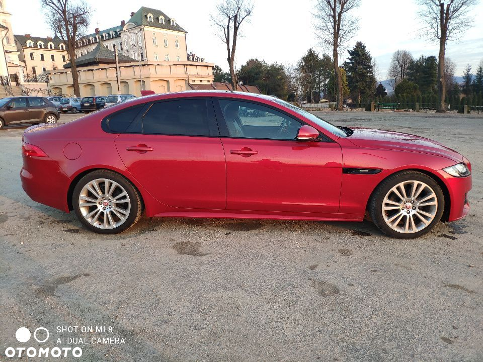 Jaguar XF 2.0 i4D R-Sport - 4