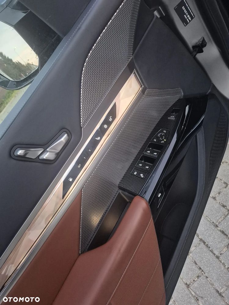 BMW Seria 7 M760e PHEV xDrive Individual Edition sport - 15