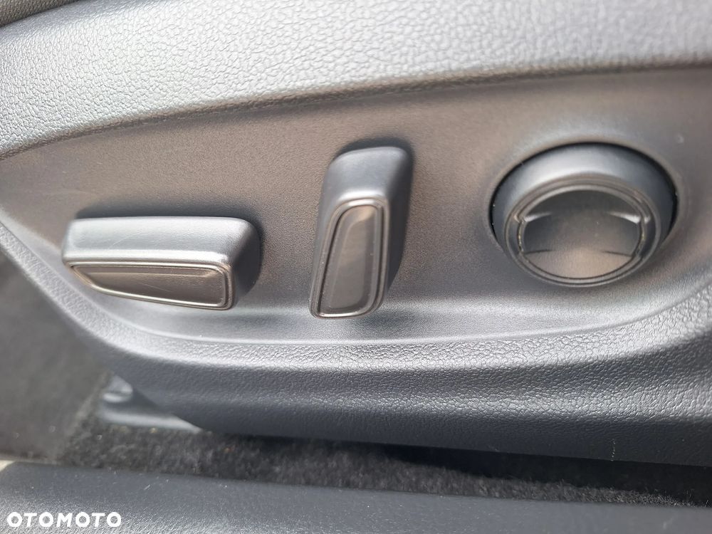 Toyota Camry 2.5 Hybrid Comfort CVT - 19