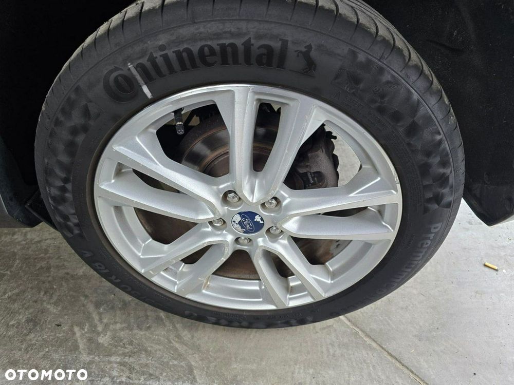 Ford Kuga - 36