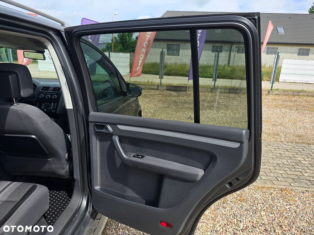 Volkswagen Touran 1.6 TDI DPF BlueMotion Technology DSG MATCH - 10