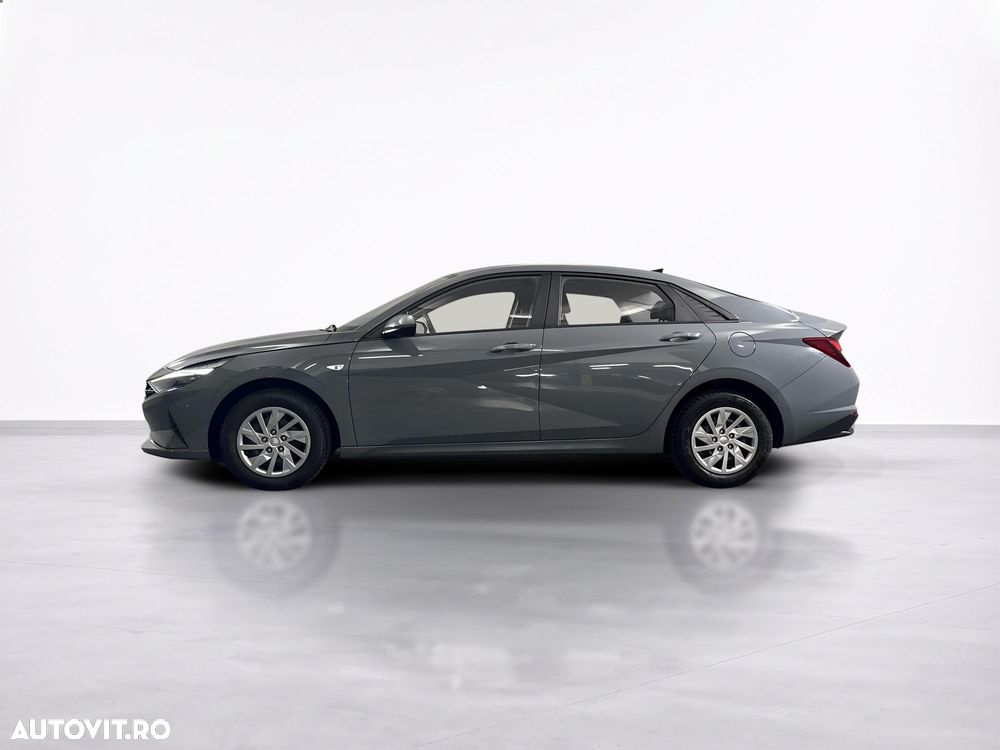 Hyundai Elantra - 3