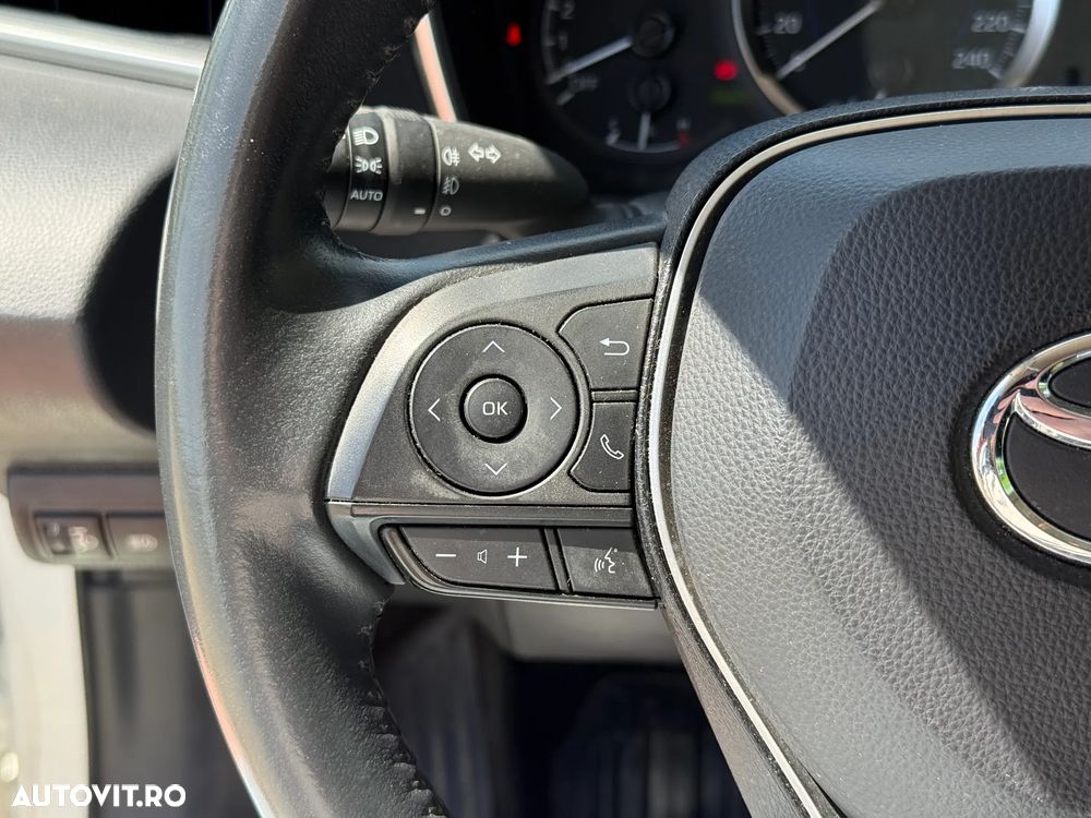 Toyota Corolla 1.8 HSD Business - 12