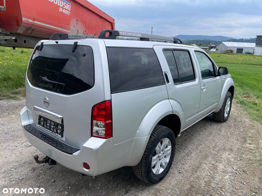 Nissan Pathfinder 2.5 DCi LE - 4