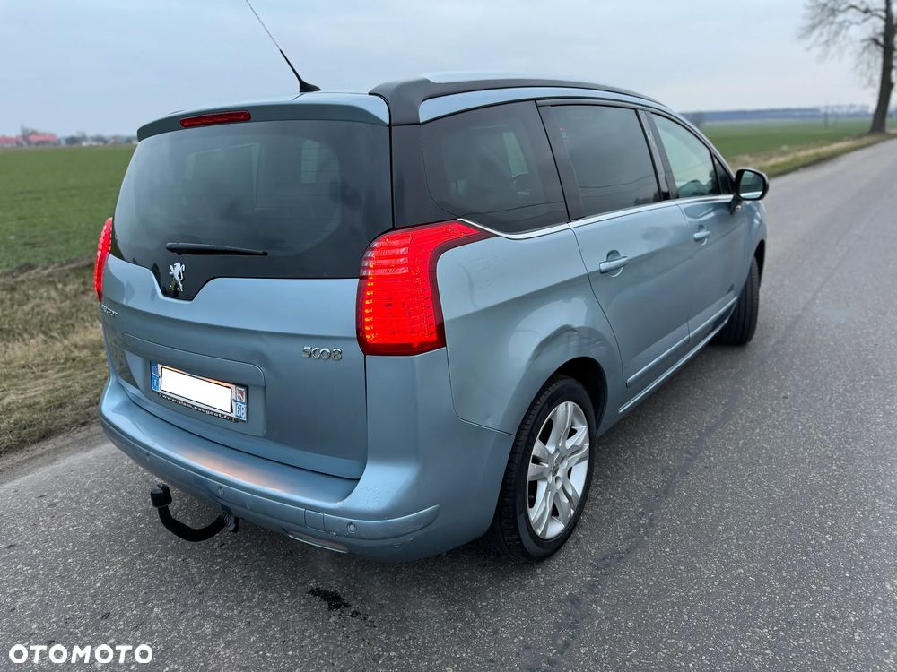 Peugeot 5008 - 8