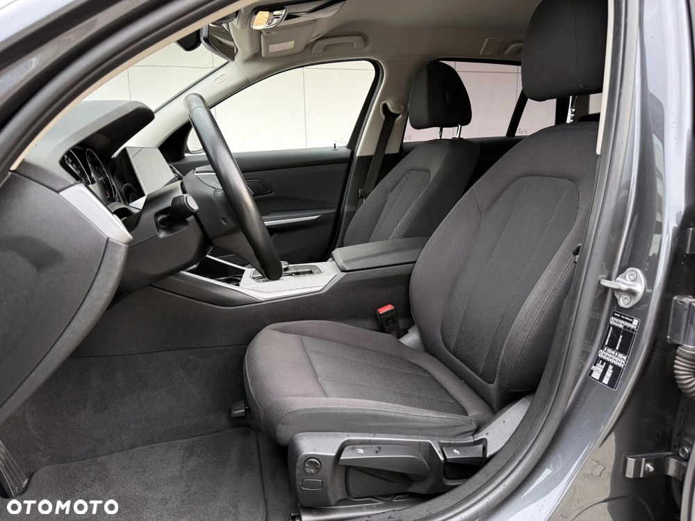 BMW Seria 3 318d Touring Advantage - 18