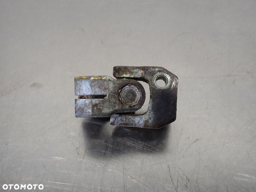 KRZYŻAK KOLUMNY KIEROWNICZEJ MERCEDES-BENZ T1 310D - 2