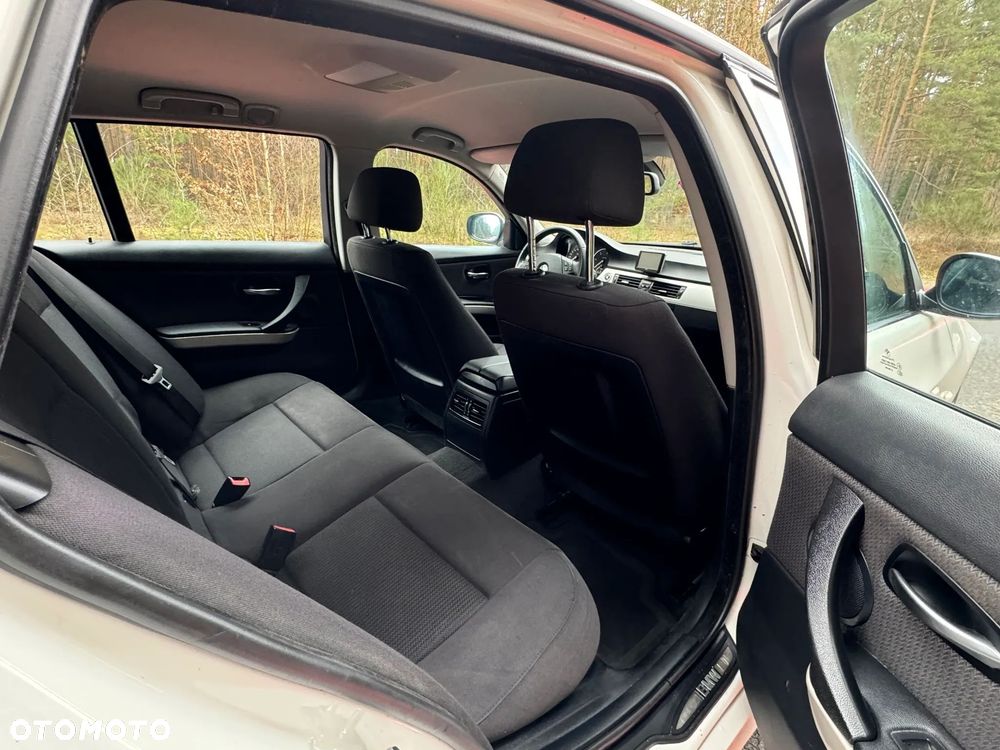 BMW Seria 3 318d DPF - 12