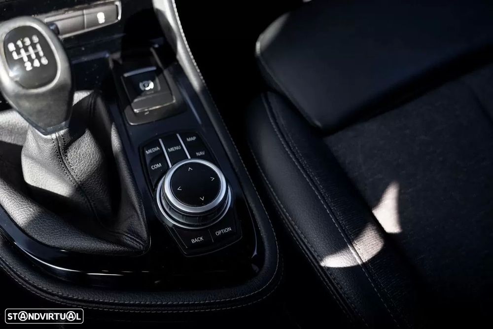 BMW 216 Active Tourer d Line Luxury - 23