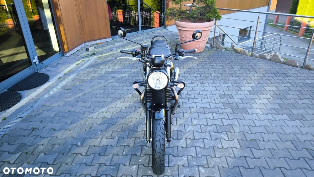 Triumph Street Twin - 3