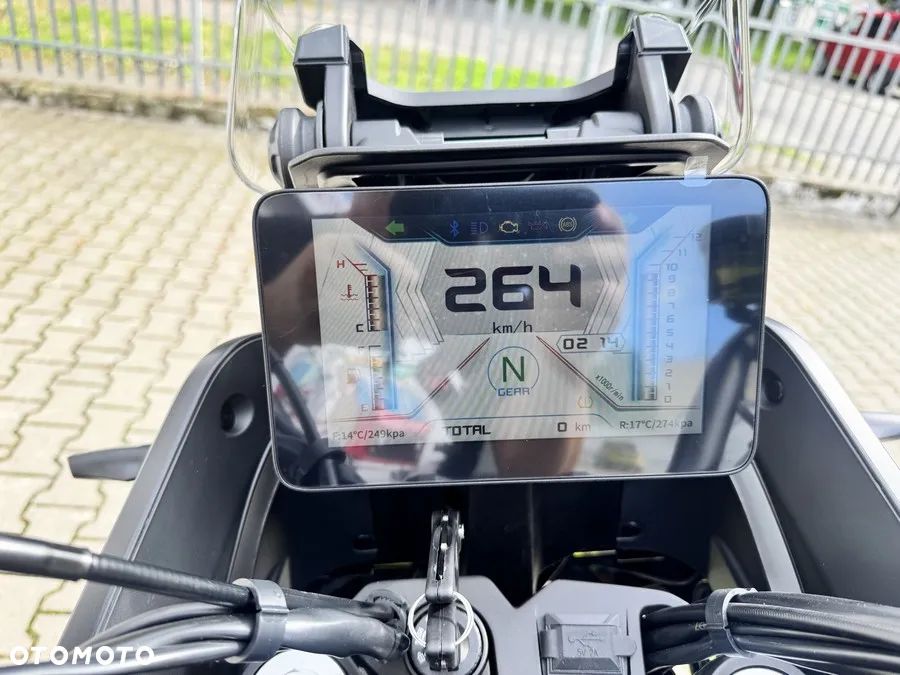 QJMOTOR SVT 650X - 5