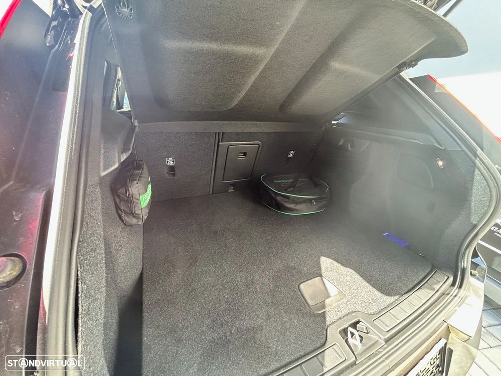 Volvo XC 40 Recharge Core - 16