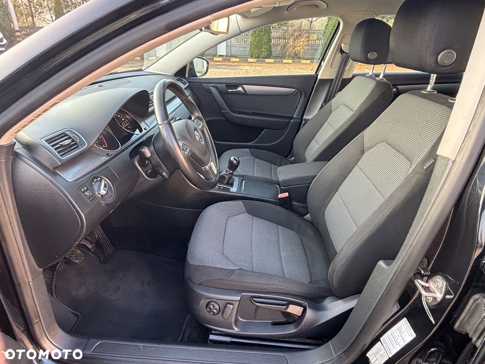 Volkswagen Passat - 16