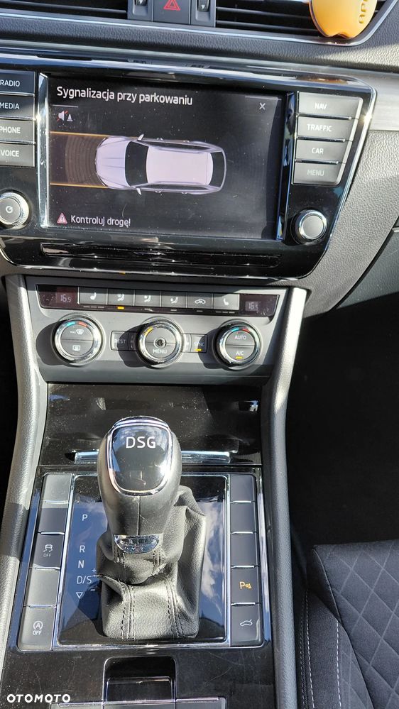 Skoda Superb 2.0 TDI Style DSG - 11