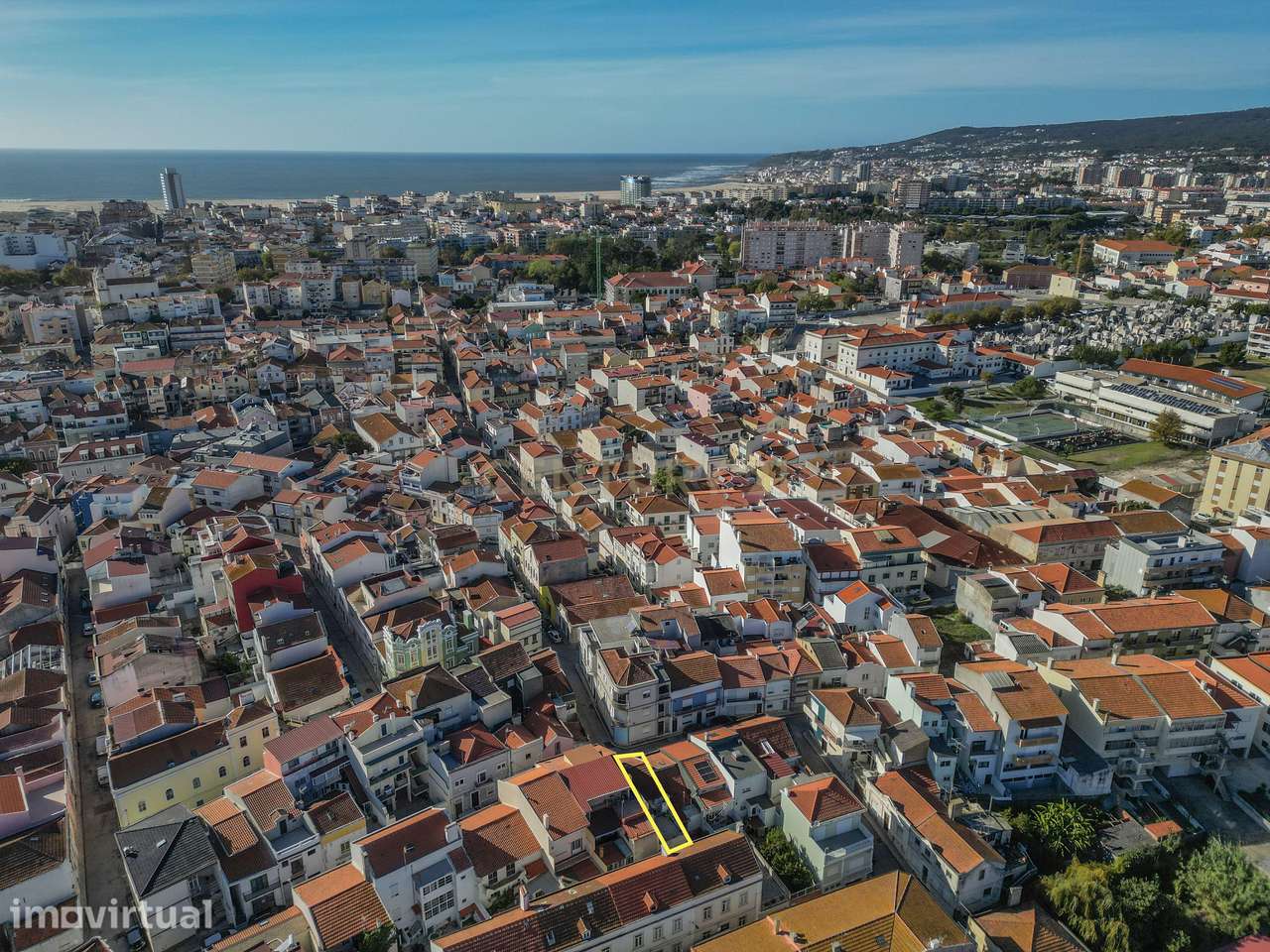 Moradia T3 em banda com terraço na Rua da Fé, centro da Figueira da Fo - Grande imagem: 4/29