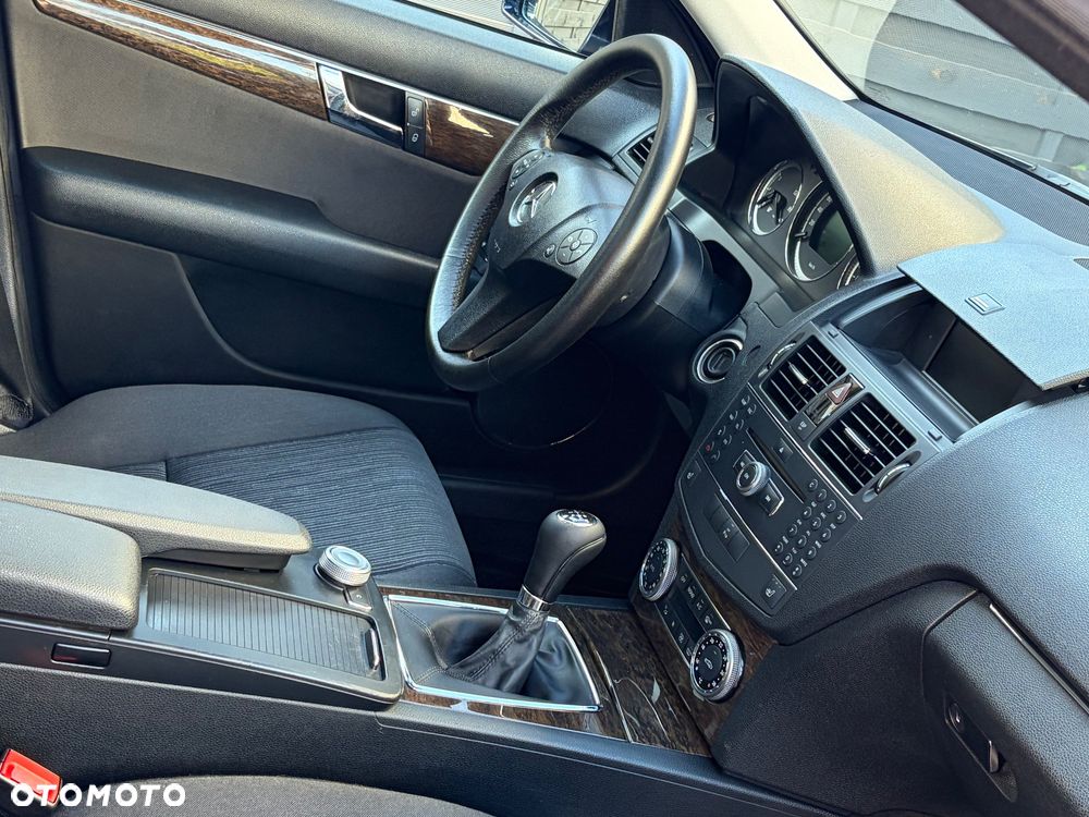 Mercedes-Benz Klasa C 180 K BlueEff Elegance - 35