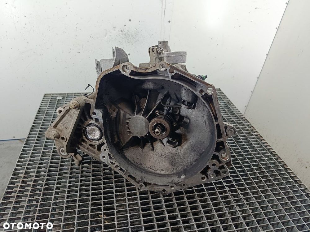 SKRZYNIA BIEGÓW MANUALNA 5 OPEL CORSA E B68S394 1.2 16V - 1