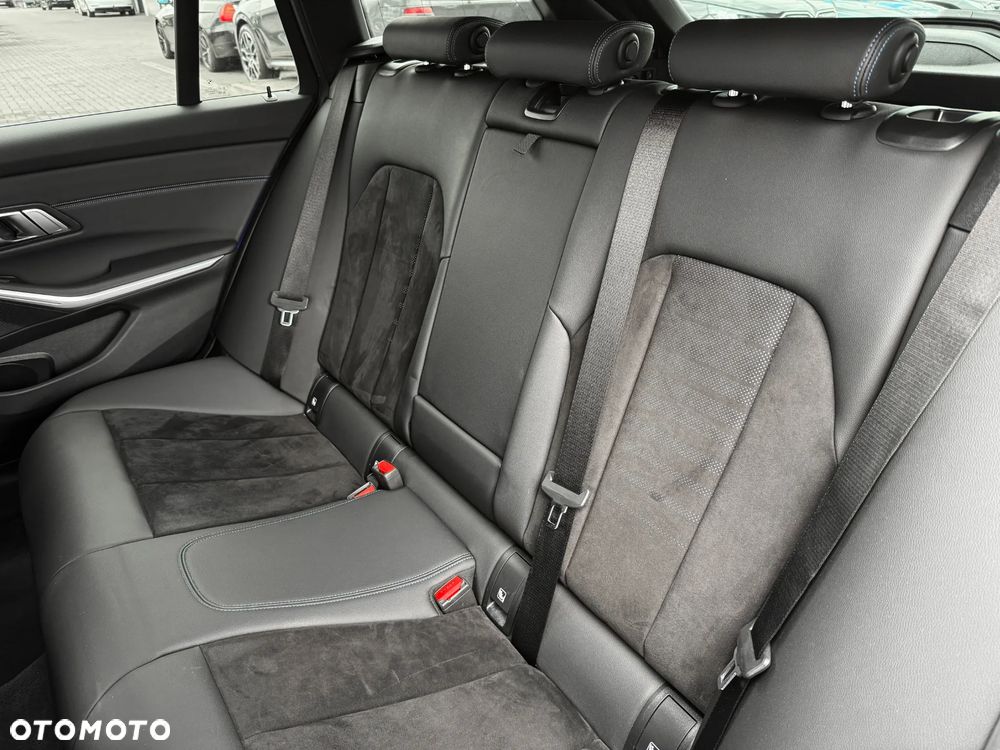 BMW Seria 3 320d xDrive M Sport sport - 32