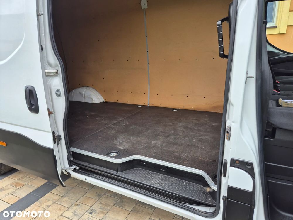 Iveco DAILY 35S18 HIMATIC 3.0 SPROWADZAONY KLIMA MAXI L4H2 - 16