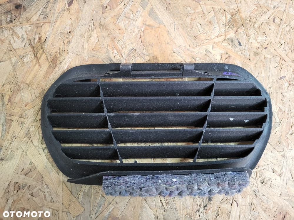 Kratka boczku bagażnika Peugeot 208 - 2