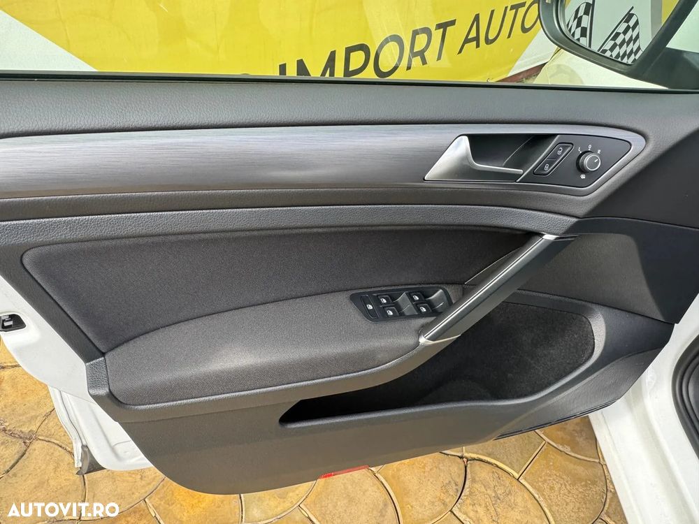 Volkswagen e-Golf - 11
