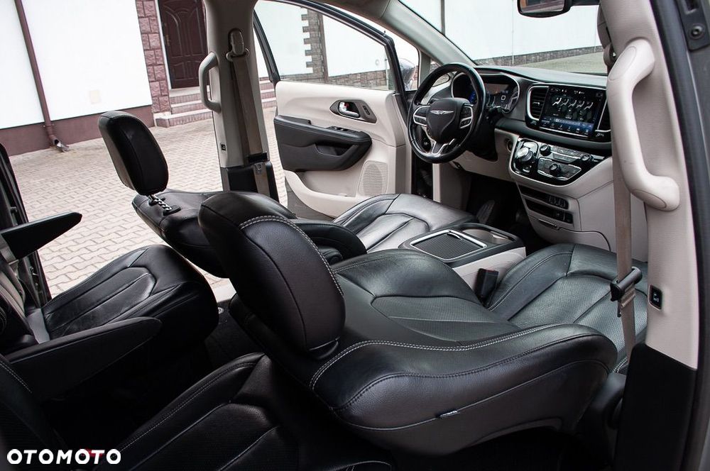 Chrysler Pacifica - 19