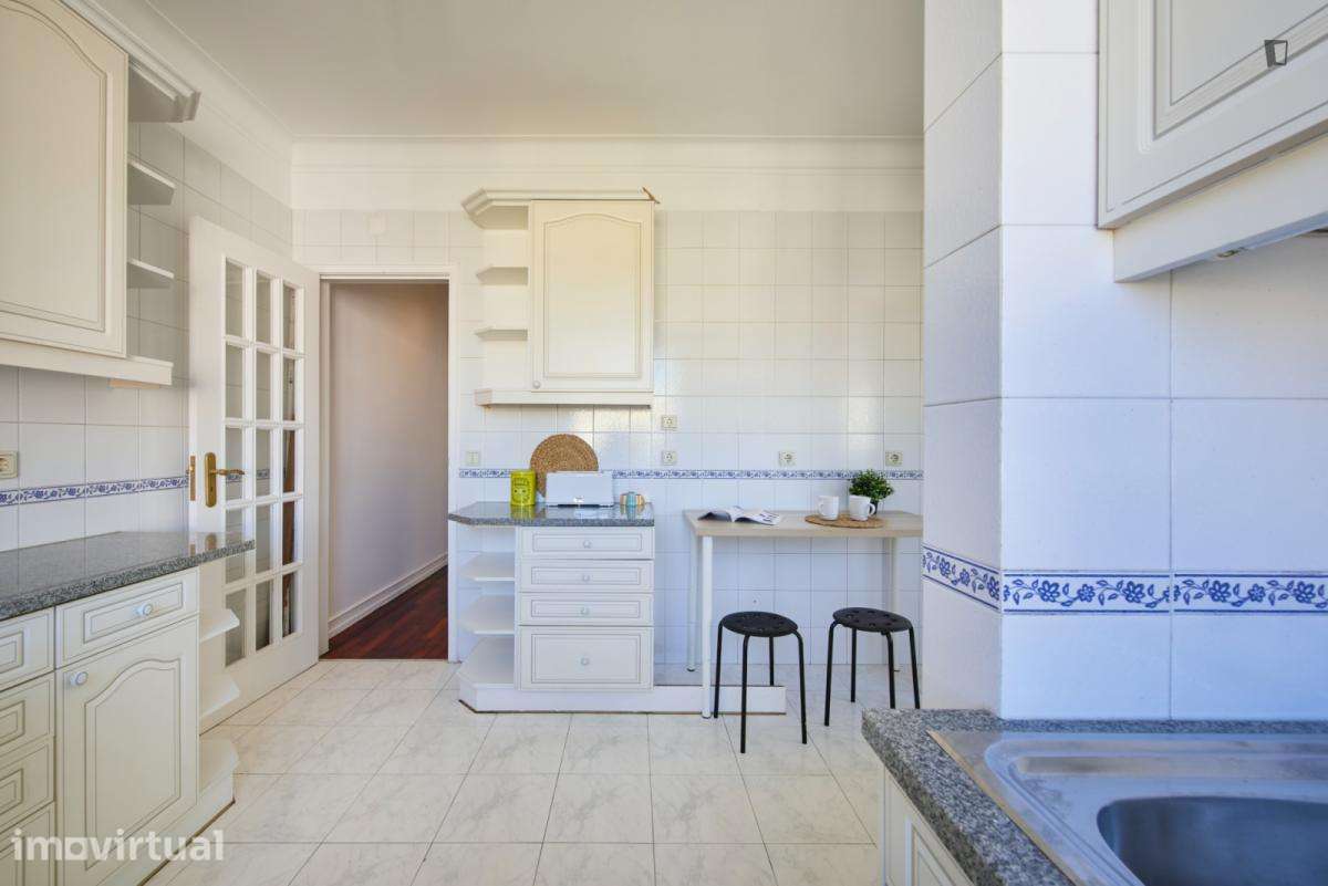 Quarto - localizado em Roma-Areeiro Lisbon - Grande imagem: 5/19