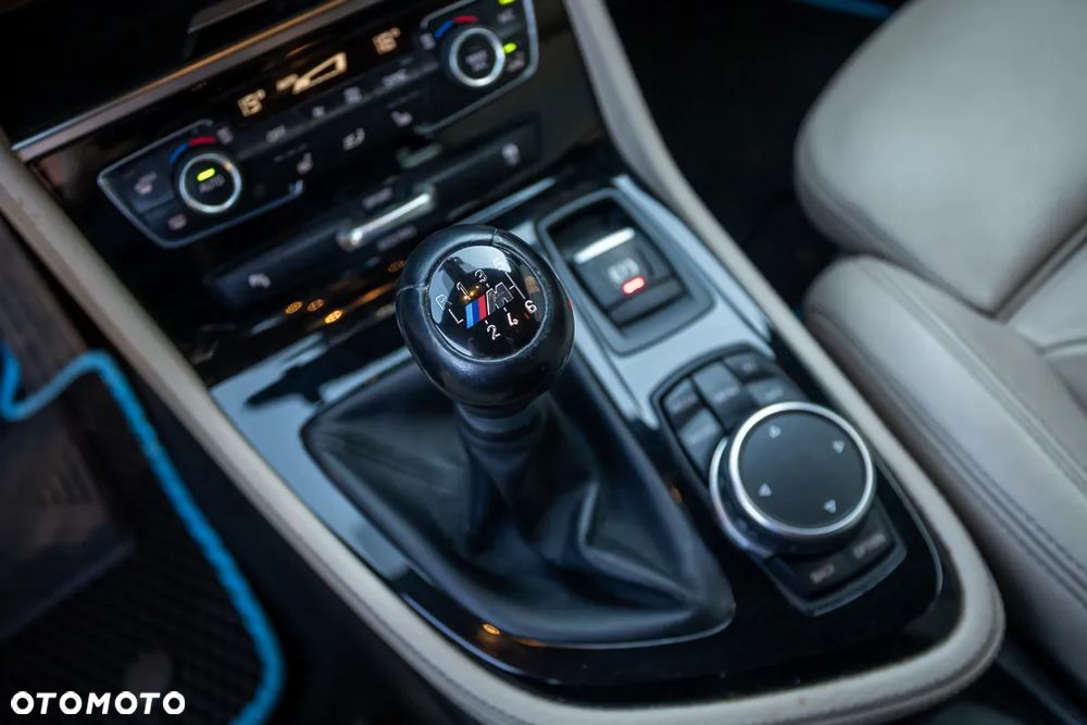 BMW Seria 2 218d M Sport - 25