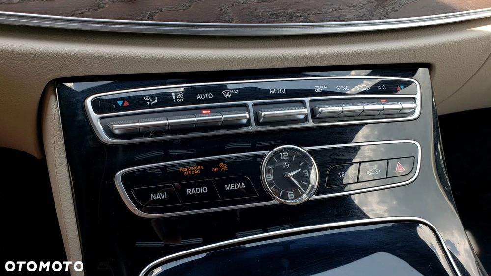 Mercedes-Benz Klasa E 300 9G-TRONIC - 15
