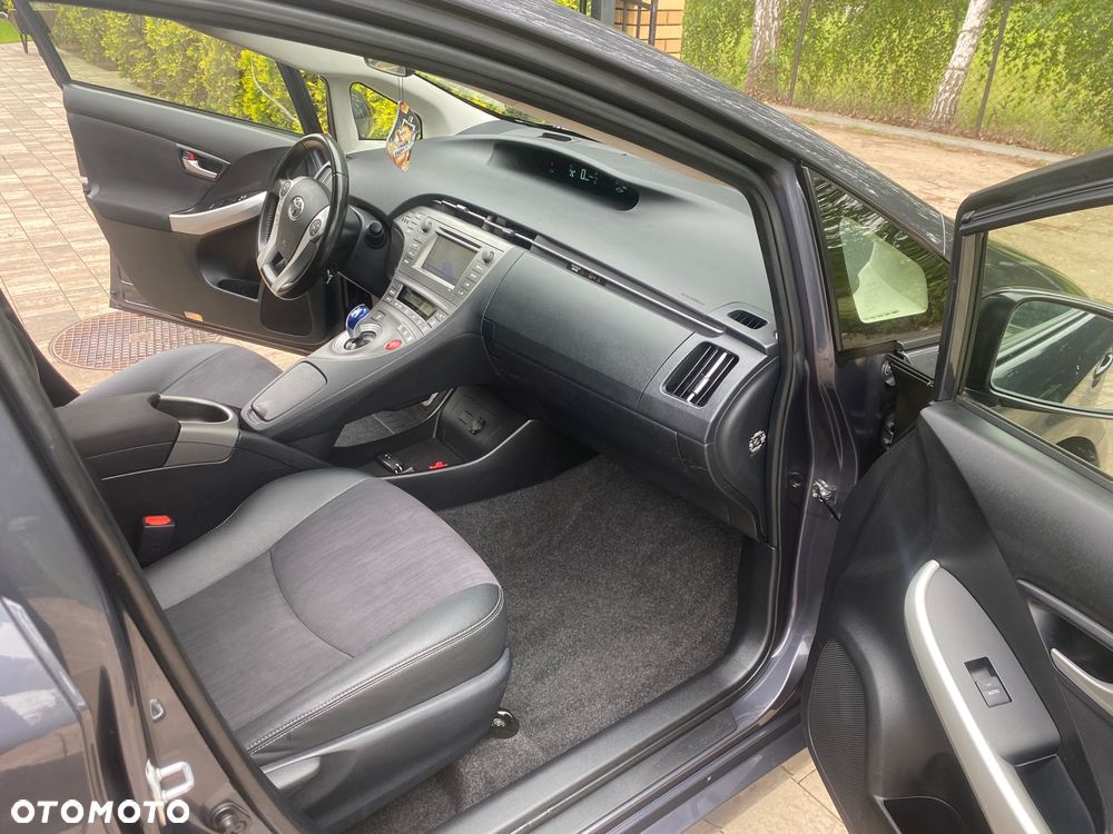 Toyota Prius (Hybrid) Executive - 7