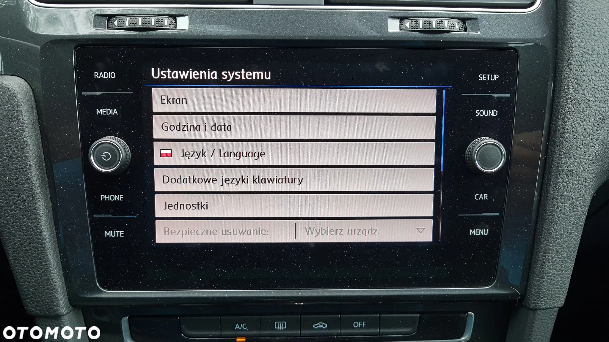 Volkswagen Golf VII 1.6 TDI BMT Comfortline - 16