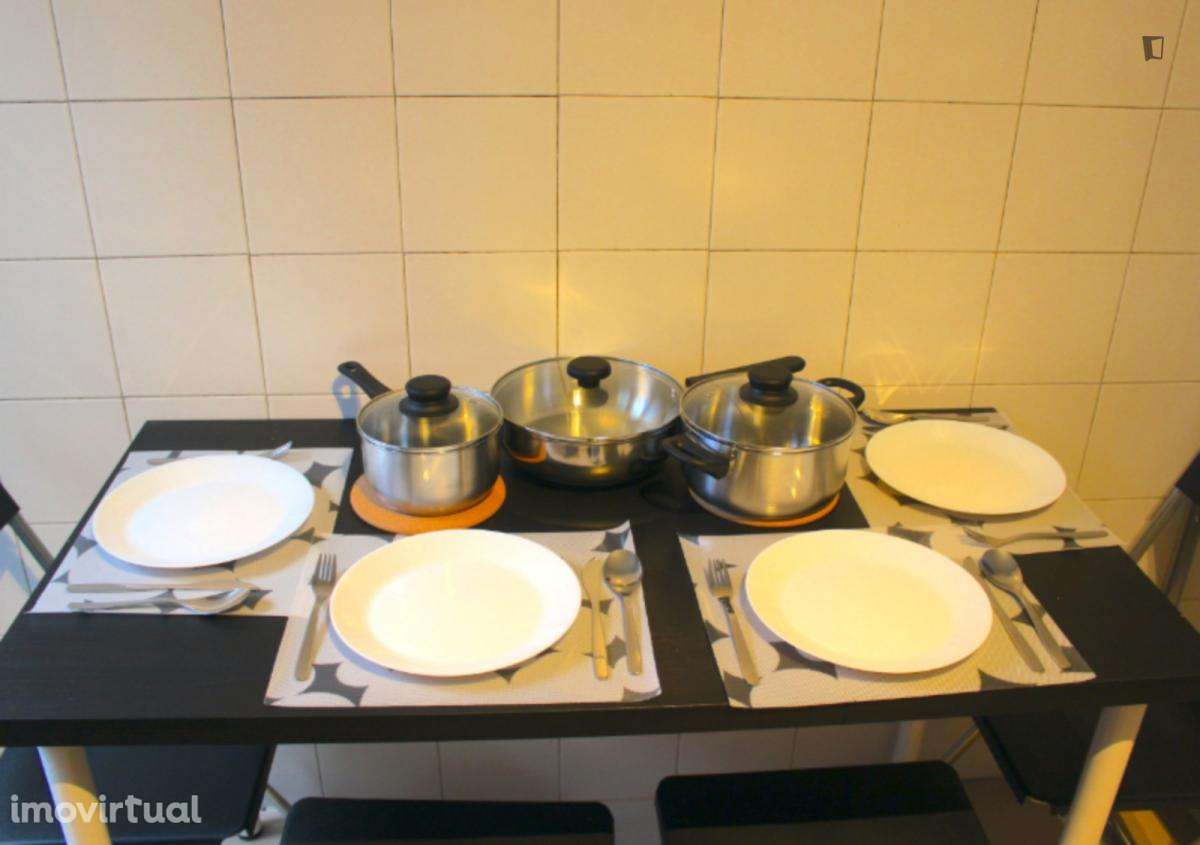 Quarto - localizado em Paranhos Porto - Grande imagem: 3/33