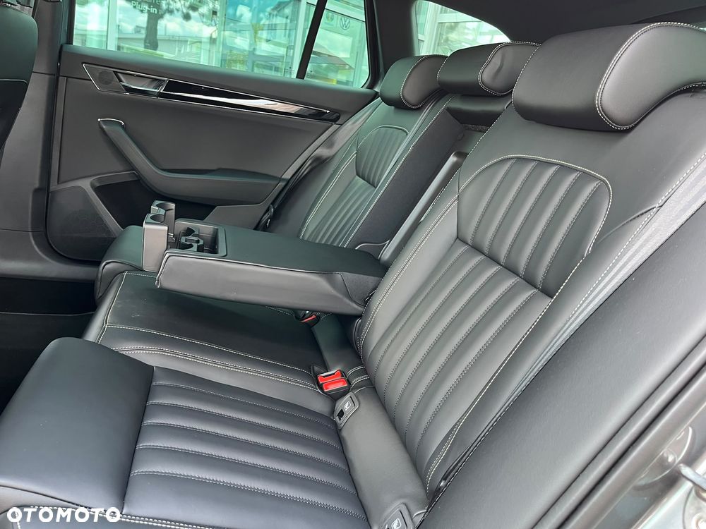 Skoda Superb 2.0 TDI SCR L&K DSG - 17