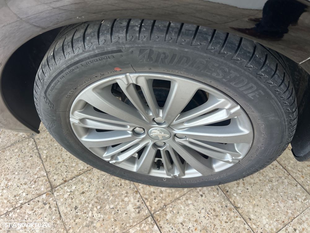 Peugeot 208 1.2 PureTech Style - 16