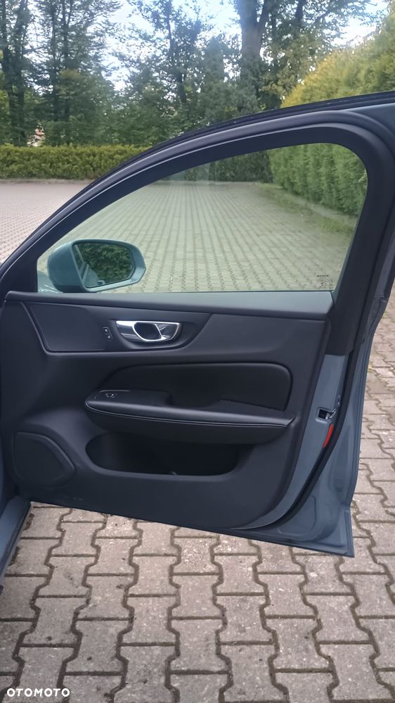 Volvo V60 B4 D R-Design - 14