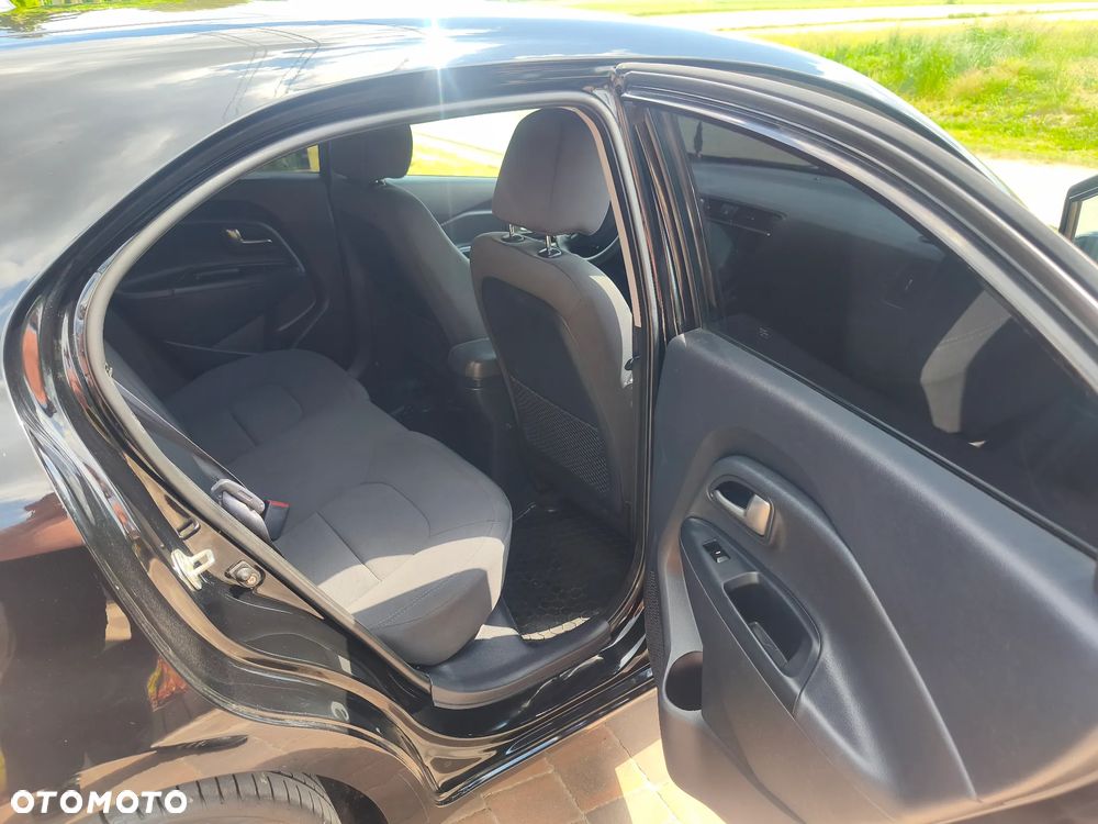 Kia Rio 1.4 Dream-Team Edition - 8
