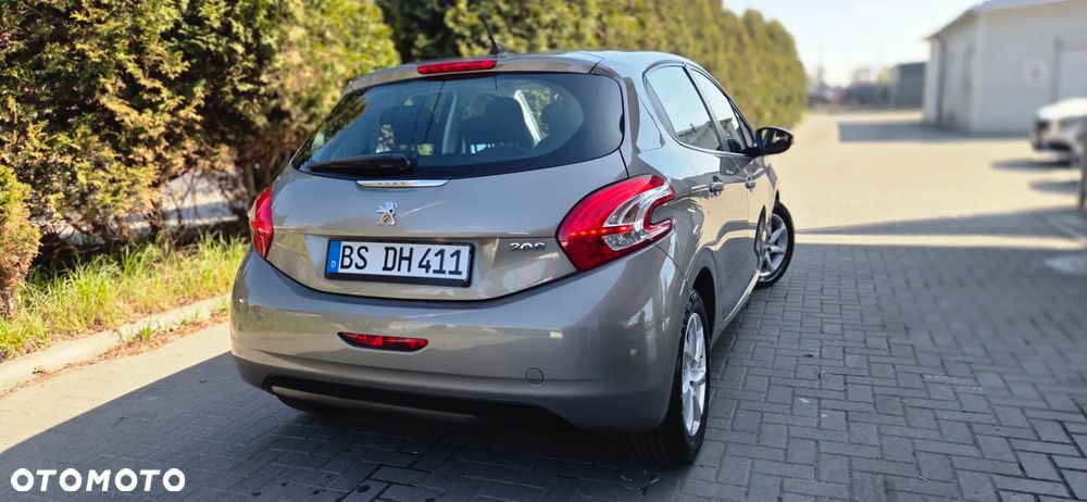 Peugeot 208 - 12